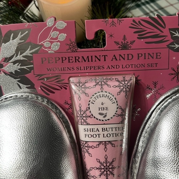 NWT-Slippers and Shea Butter Foot Lotion Gift Set - Picture 3 of 7